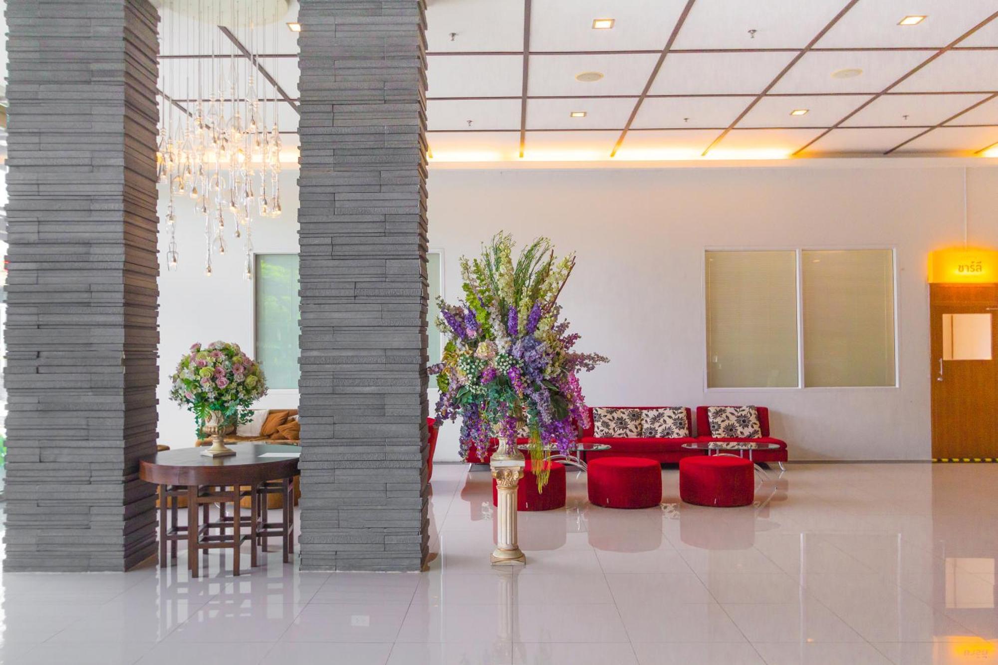 Mayflower Grande Hotel Чиангмай Экстерьер фото