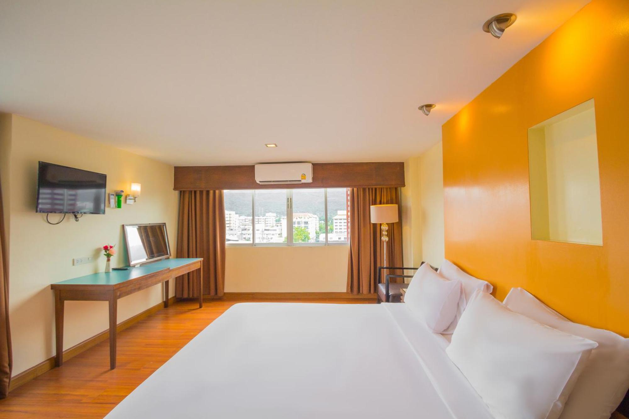 Mayflower Grande Hotel Чиангмай Экстерьер фото