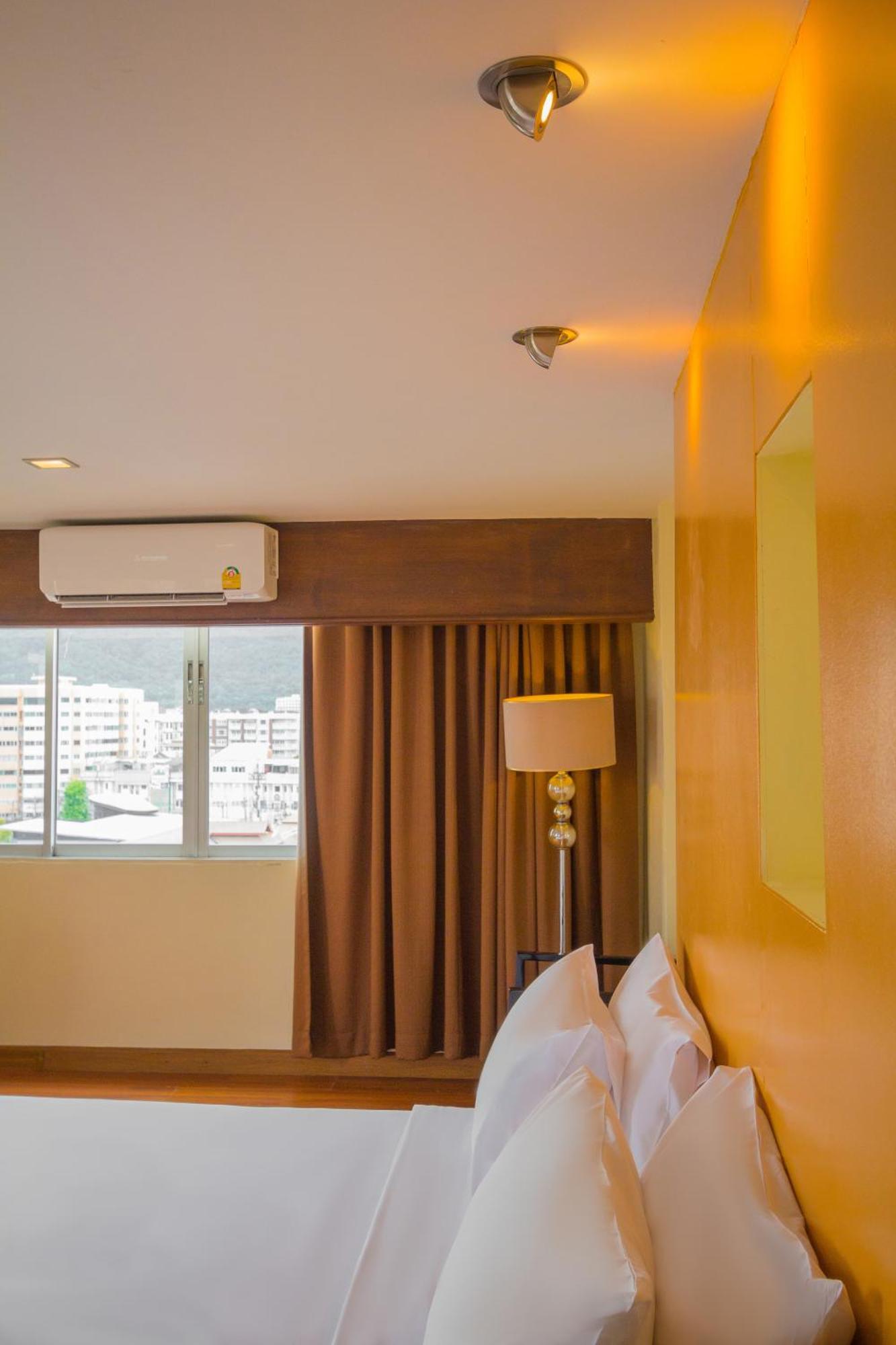 Mayflower Grande Hotel Чиангмай Экстерьер фото