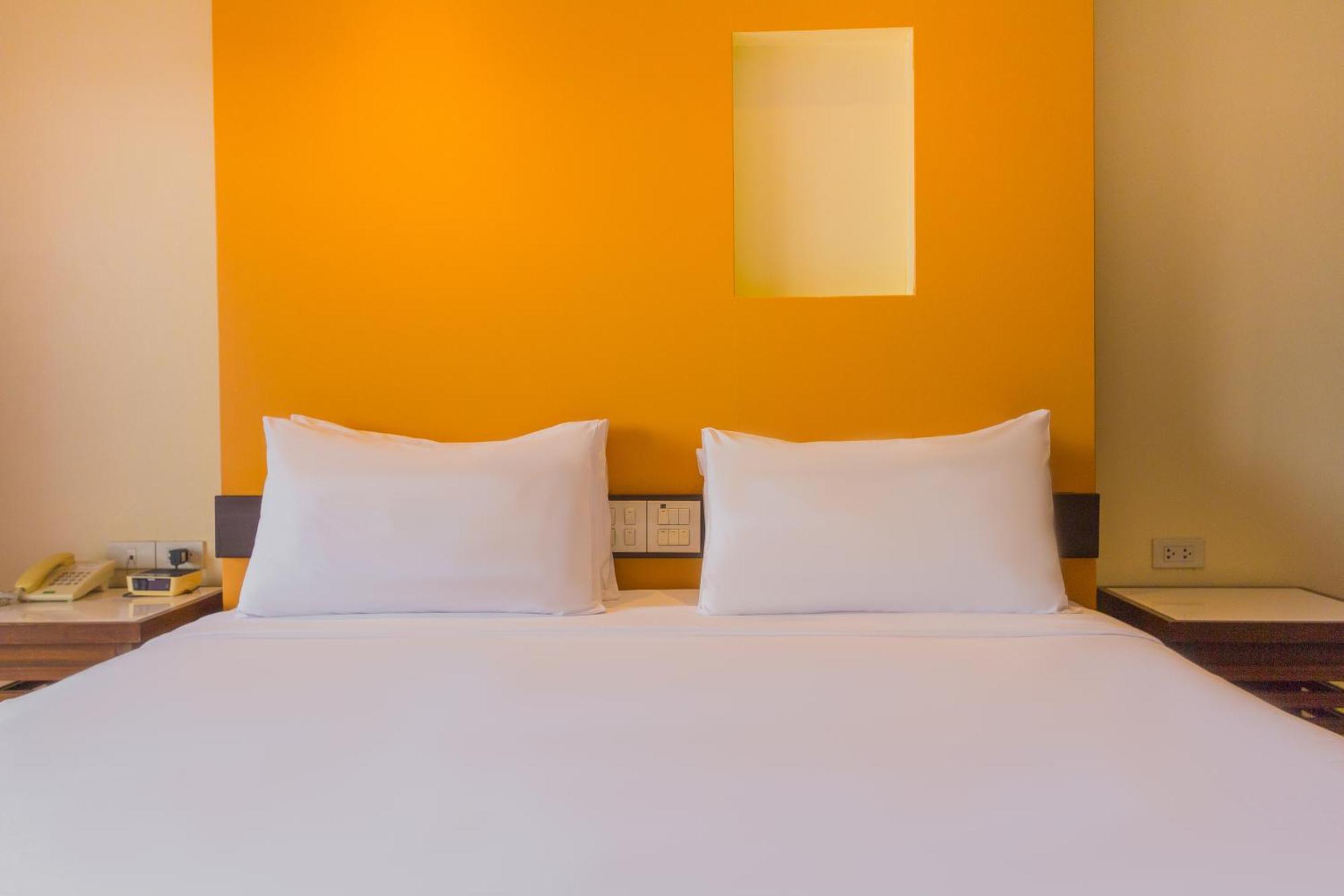 Mayflower Grande Hotel Чиангмай Экстерьер фото